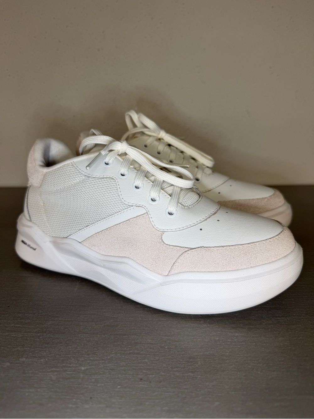 Hush Puppies Charge Sample Rare White Cream Chunky Sneakers Womens Sz 7W